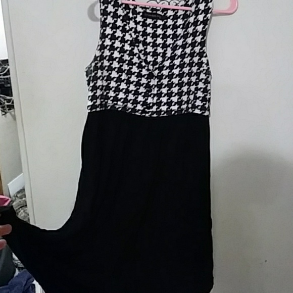 Houndstooth sleeveless dress - Picture 2 of 2